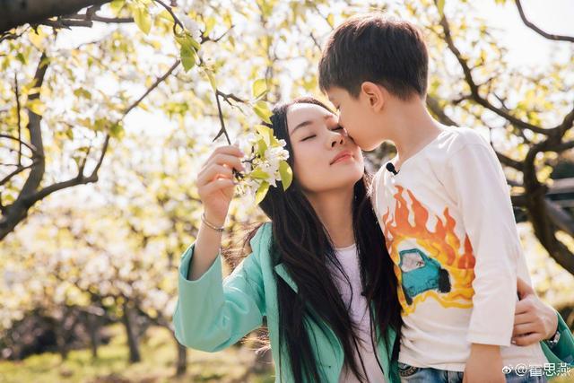 女孩子发朋友圈说+不被理解的时候我一句话都不想说是什么意思？